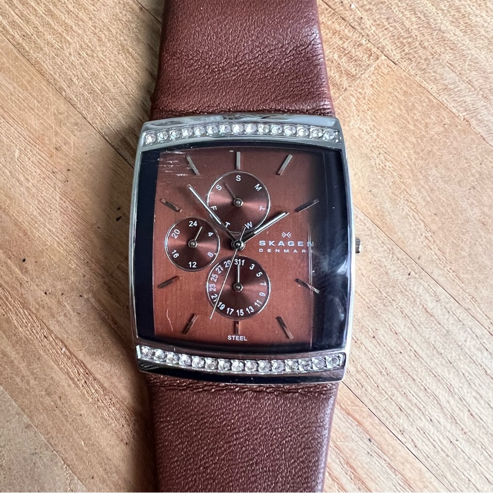 Skagen ladies rectangular silver tone brown leather modern watch NEW BATTERY